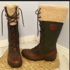 -UGG Snow Boots worn twice. Box included.
